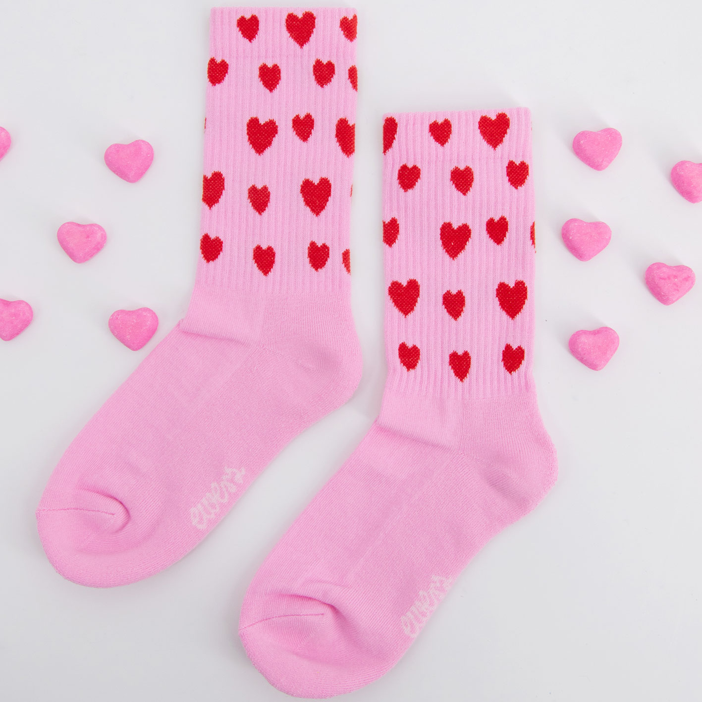 Rosa Mini Me Socken mit roten Herzen, für Groß und Klein im Partnerlook.